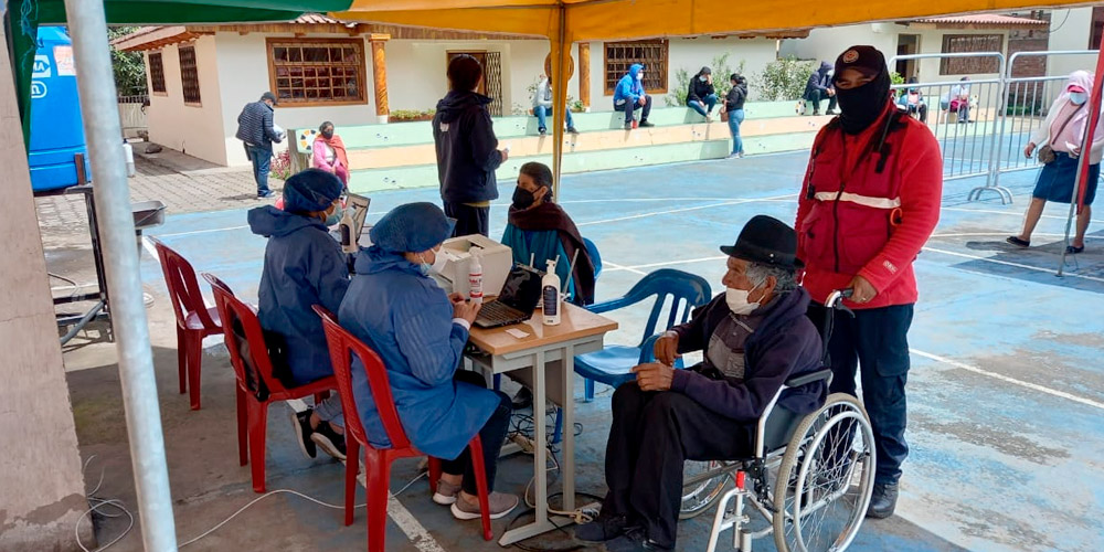Colaboración en el proceso de vacunación contra el COVID-19 en el cantón Chambo